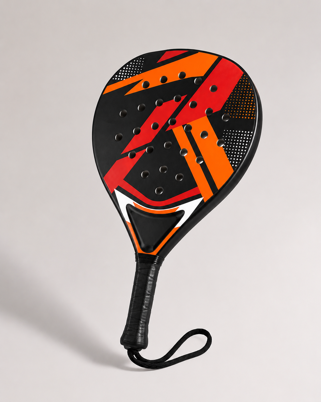 Raquette de padel LBS design géométrique rouge et orange en studio